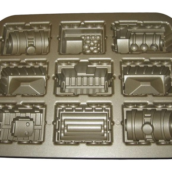 NORDIC WARE "Train" 9 Car Cake Pan EUC - Picture 5 of 9